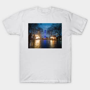 Monument by night - Paris capital of France - Europe T-Shirt